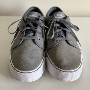 Men’s VGUC size 11.5 Nike